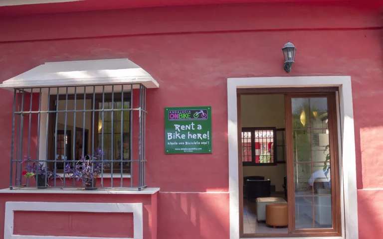 Entrada a recepción - Colina del Paraíso