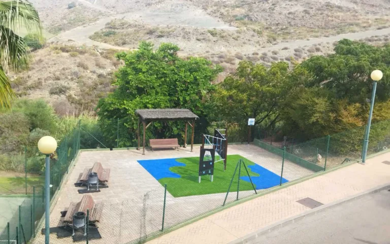 Parque infantil - Colina del Paraíso
