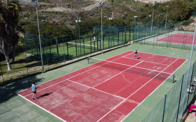 Pistas de tenis y padel - Colina del Paraíso