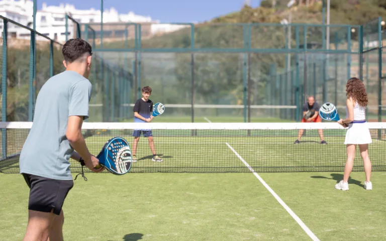 Pistas de padel renovadas - Colina del Paraíso